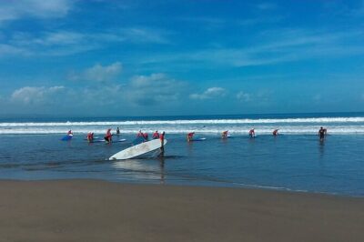 2 hour Private Bali Surf Lesson in Seminyak - La Plancha meet-up and the safety briefing that sets you up