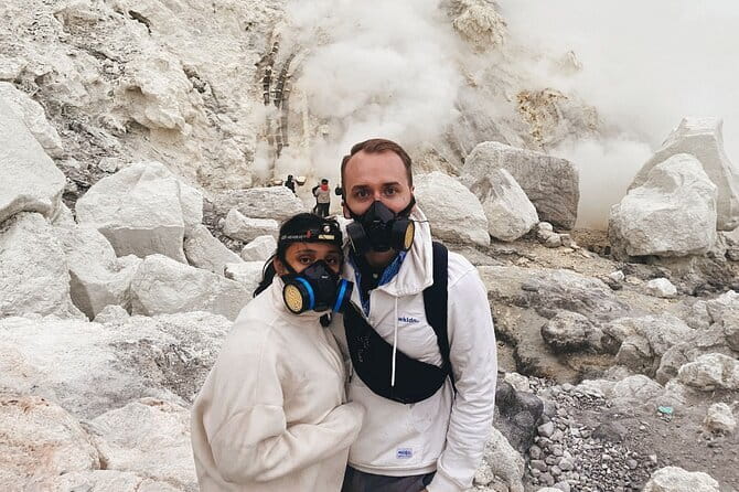 2D1N Ijen Blue Fire and Mount Bromo Sunrise Tour from Bali - Ijen Crater Blue Fire: What the Included Gear Really Changes