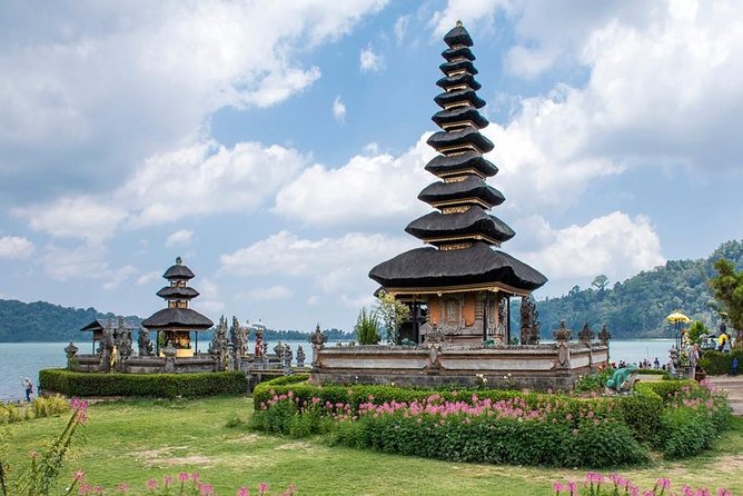 All Inclusive Sekumpul Waterfall Trekking , Handara Gate & Temple - Ulun Danu Beratan Temple: a lakeside stop that cools the day down