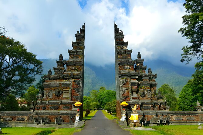 Amazing Bali Dolphin Watching Trip Experience - The lunch break: what to expect from a Balinese buffet-style stop