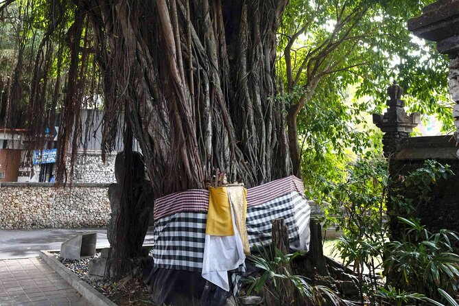 Backlanes and Hidden Sites: A Self-Guided Audio Tour in Seminyak - Seminyak Flea market: the bargain-hunt moment