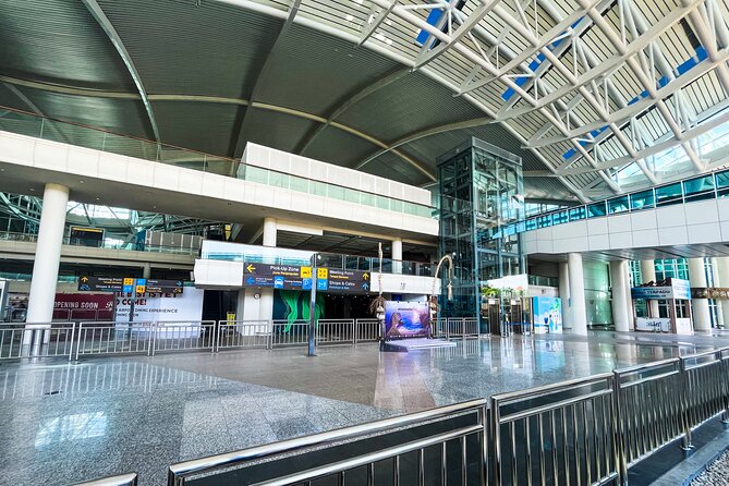 Bali Airport Transfer Service - The ride setup: one car, up to four, with luggage
