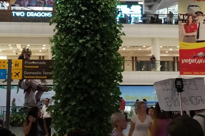 Bali Airport Transport & Transfer - The WhatsApp meet-and-greet flow (name sign included)