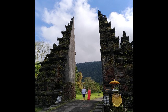 Bali Beautiful Insta with Real Bali Swing - Ulun Danu Beratan Temple: Water Views and Floating-Shrine Timing