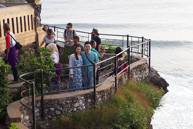 Bali Car Charter With English Speaking Driver - The English-speaking driver: more than just a chauffeur