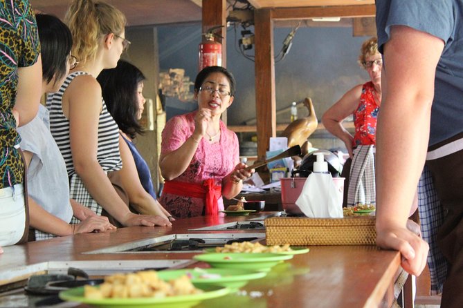Bali Cooking Class Experience with All Inclusive - Sacred Monkey Forest Sanctuary near Ubud: the spectacle you can enjoy safely