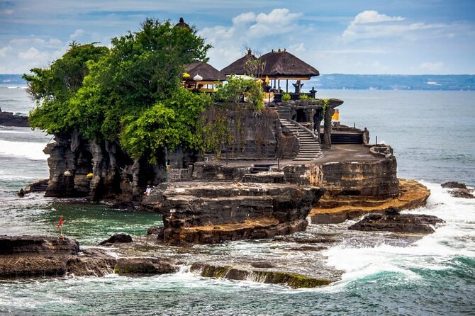 Bali Day Trip to Ubud Highlight Tour and Tanah Lot Temple - Stop 1: Tegalalang Rice Terrace for 1 hour of iconic views