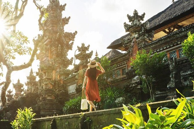 Bali Day Trip to Ubud Highlight Tour and Tanah Lot Temple - Stop 4: Tanah Lot Temple for the beach-sunset payoff