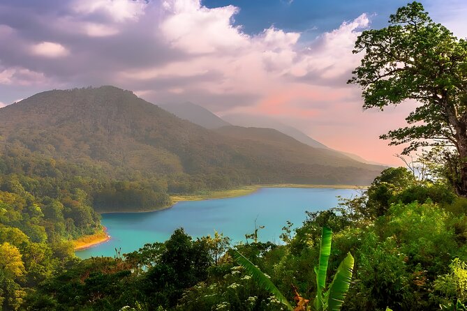 Bali Full-Day Tour: Exploring Instagrammable Place in North Bali - North Bali in One Long Day: Lakes, Waterfalls, and Bedugul Icons