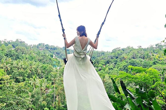 Bali Instagram Tour - Tegalalang rice terraces: walking for the famous shot