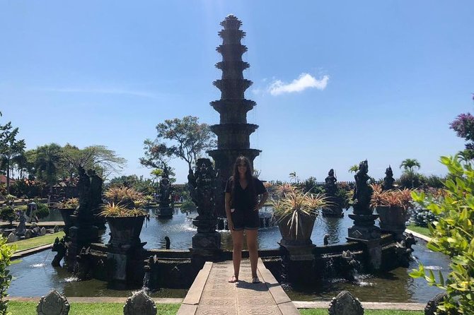 Bali : Instagrams Tour Lempuyang Temple, Tirta Gangga- Tukad Cepung , Tibumana Waterfall - Tirta Gangga Water Palace: a short stop with deep meaning