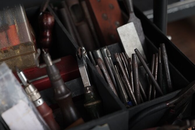 Bali Leather Craft Workshop - 6 hours ( canggu / seminyak) - Hand sewing: where durability actually comes from