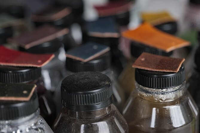 Bali Leather Craft Workshop - 6 hours ( canggu / seminyak) - Polishing edges and varnishing for a clean, professional finish