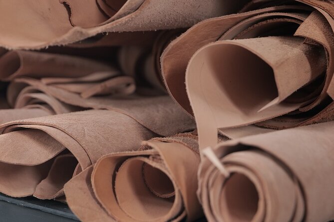 Bali Leather Craft Workshop - 6 hours ( canggu / seminyak) - Snaps, buttons, and final accessories that make it yours