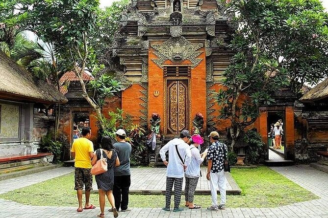 Bali Private inclusive tour: Best of Ubud in a Day - Stop 5: Ubud Traditional Art Market + Short Palace Time