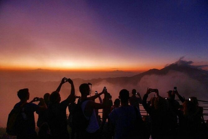 Bali: Private Mount Batur Sunrise Trek with Guide - The crater and sunrise around 6:15 AM: what makes it worth the effort