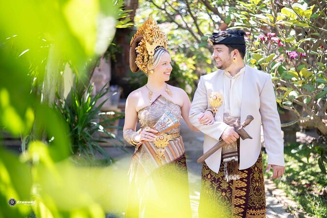 Bali Professional Photoshoot in Traditional Dress Outfit - Posing Help and On-Time Service: The Part That Saves Awkward Photos