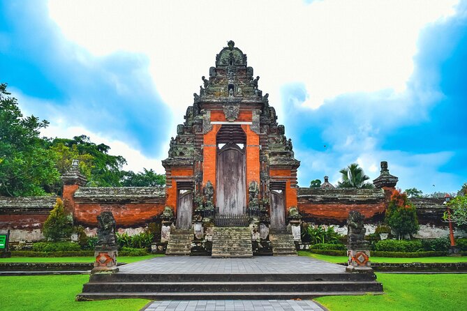 Bali Pura Taman Ayun Temple, Monkey Forest & Tanah Lot Excursion - Tanah Lot at sunset: black lava towers and the offshore rock
