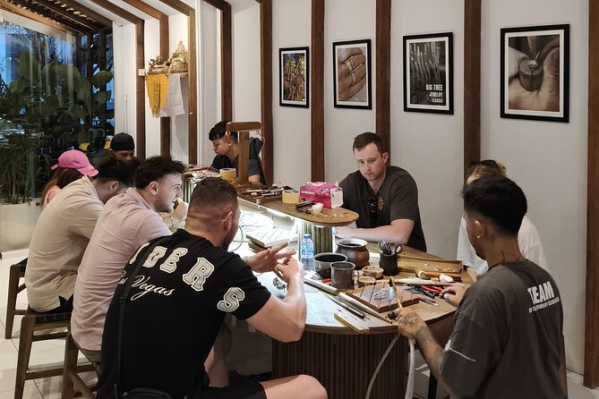 Bali Seminyak Silver Class Activity and Take Your Own Creation - Entering the studio in Seminyak: check-in, air-con, and a calm start