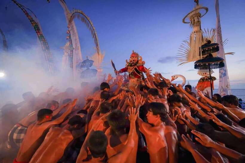 Bali: Tanah Lot Temple Sunset Kecak & Fire Dance Show Ticket - Timing: the 5:30 PM open matters