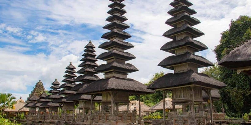 Bali: Tanah Lot Temple Sunset Kecak & Fire Dance Show Ticket - The walk through temple stops on the way to Tanah Lot