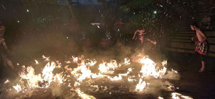 Bali: Tanah Lot Temple Sunset Kecak & Fire Dance Show Ticket - Inside the show: Kecak circle chant, Ramayana scenes, fire rituals