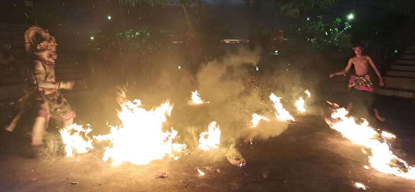 Bali: Tanah Lot Temple Sunset Kecak & Fire Dance Show Ticket - Optional add-ons: Tanah Lot only vs. adding Taman Ayun