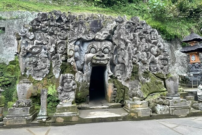 Bali Tour : Best Attractions in Ubud with Rice Terrace - Tegenungan Waterfall: well maintained, stairs included