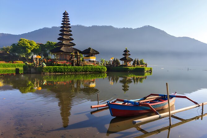 Bali Tour: The Best Way to Explore The Highlight of Bali - Handara Iconic Gate: camera time inside a resort setting