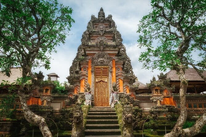 Bali: Ubud (Temple, Spring, Rice Terraces, & Waterfall) - Tegenungan Waterfall: a classic end to the day