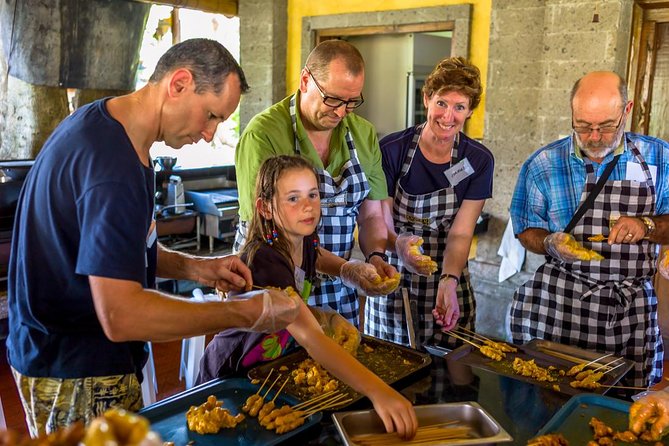 Balinese Cooking Class & Tanah Lot Temple Visit - Private & All-Inclusive - Spice grinding with a pestle: the skill that sticks