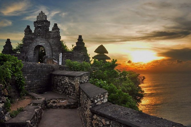 Bali's Spiritual Pillars - Uluwatu Temple Tour - The Sunset Plan: How to Get the Best Light Without Stress