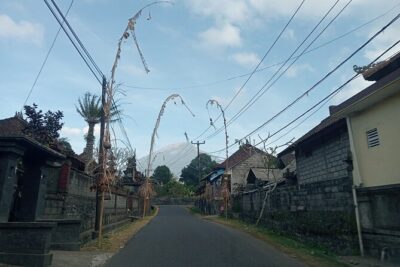 Besakih Mother Temple Tukad Cepung East Bali Private Guided Tour - Besakih Mother Temple: Bali’s largest mother temple with guide commentary