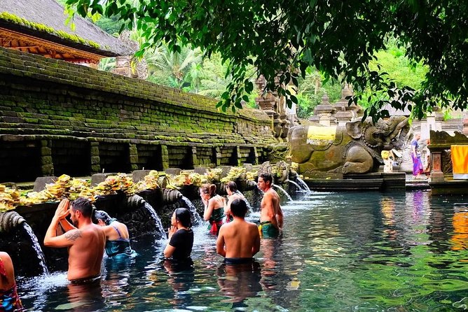 Best of Bali Jungle Swing with Ubud Sightseeing Tour - Ubud Art Market, Campuhan Ridge Walk, and a Temple With a 1010 Date