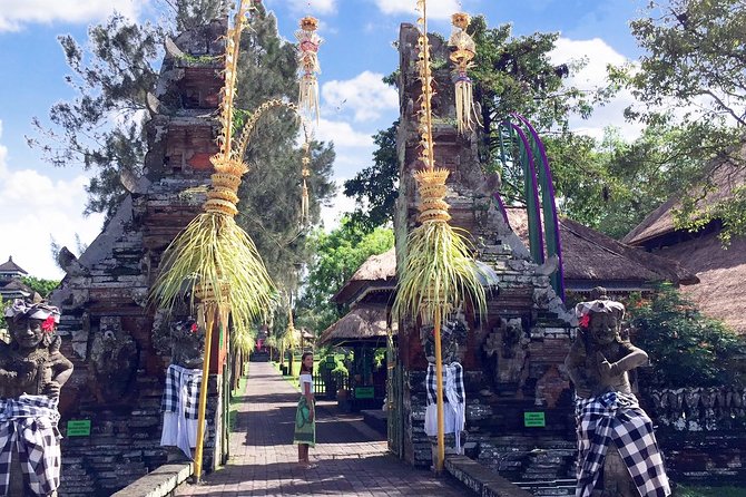 Best of Bali Water Temple and UNISCO Rice Terrace Trek - Tanah Lot Temple at Sunset: The Iconic Sea-Rock Moment