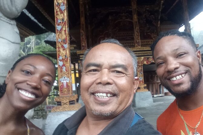 Best Of Ubud And Tanah Lot Temple Private Guide Tour - Stop 3: Ubud Monkey Forest and the Picture-Friendly Walk In