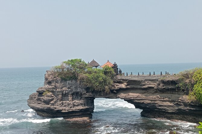 Best Of Ubud And Tanah Lot Temple Private Guide Tour - Stop 2: Taman Ayun Temple and the Fish Pond Setting