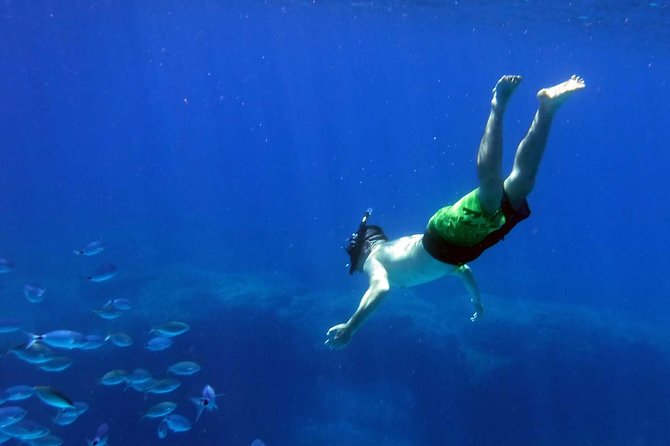 Blow Lagoon Bali Snorkeling and see Bali Bats Cave Temple - Goa Lawah bat cave temple: a powerful stop with one real risk