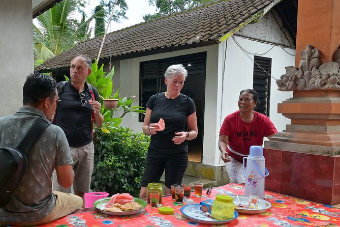 Cycling and Cooking Class in Ubud - Coffee at a family compound: a small pause with big payoff
