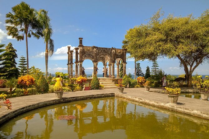 East Bali Tour, Lempuyang - Tirta Gangga - Ujung Soekasada - Black sand Beach - Ujung Water Palace: 45 Minutes of Royal Photo Angles
