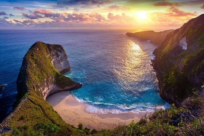 Full Day Private Tour to Ubud Waterfall and Uluwatu Sunset - Uluwatu Temple on a 70-Metre Cliff: Ocean Views and That Monkey Path