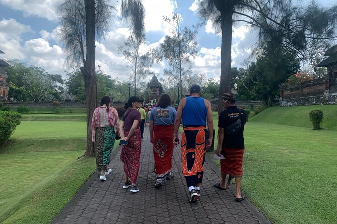 Full Day Tour Bedugul Sightseeing and Tanah Lot Temple - Stop 4: Wanagiri Hidden Hills for swings and viewpoint edges