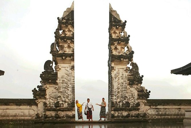 Gate of Heaven and the Amazing East Bali - Mount Agung viewpoint lunch break and the Rendang stop