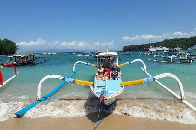 Gates of Heaven Temple and Blue Lagoon Snorkeling with All-inclusive - Lunch at Topi Inn: a needed reset in the middle of the day