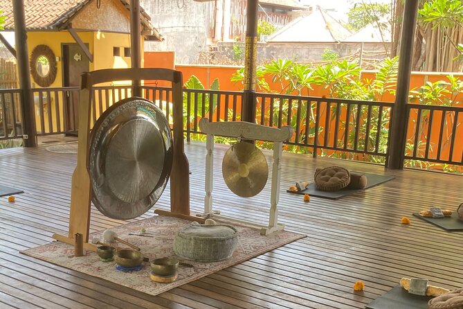 Gong Sound Healing on Nusa Lembongan, Bali - Inside the shala: lying down, then listening to the layers