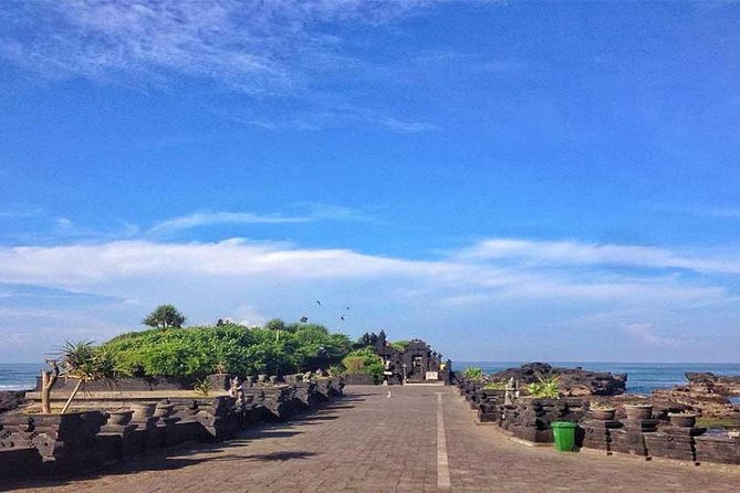 Half-Day Taman Ayun UNESCO and Tanah Lot Temple with private Car - Tanah Lot’s offshore outcrop: how to time it for the best light