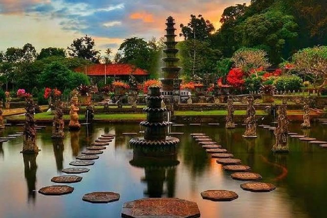 Heaven Gate (Lempuyang) - Tirta Gangga - FREE WIFI - Tirta Gangga Water Palace: beauty with a built-in backstory