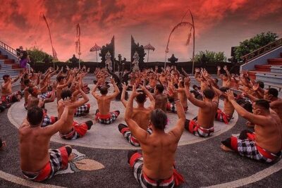 Kecak Fire Dance and Sunset at Uluwatu Temple All Inclusive - The monkey reality at Uluwatu: keep it boring for them