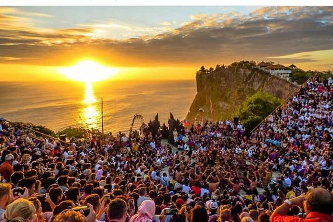 Kecak fire dance and uluwatu temple tour - free wifi - Stop 2: Uluwatu Temple by the Indian Ocean (and yes, the monkeys)