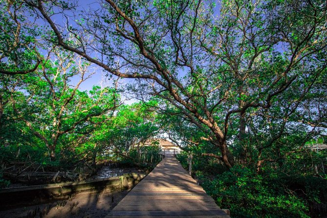 Kuta Beach eBike Private Tour - Stop 3: the Satria Gatotkaca Statue area and Kuta’s food-street pull